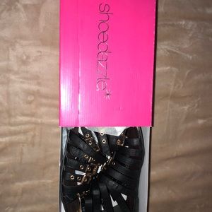 women’s strappy sandal